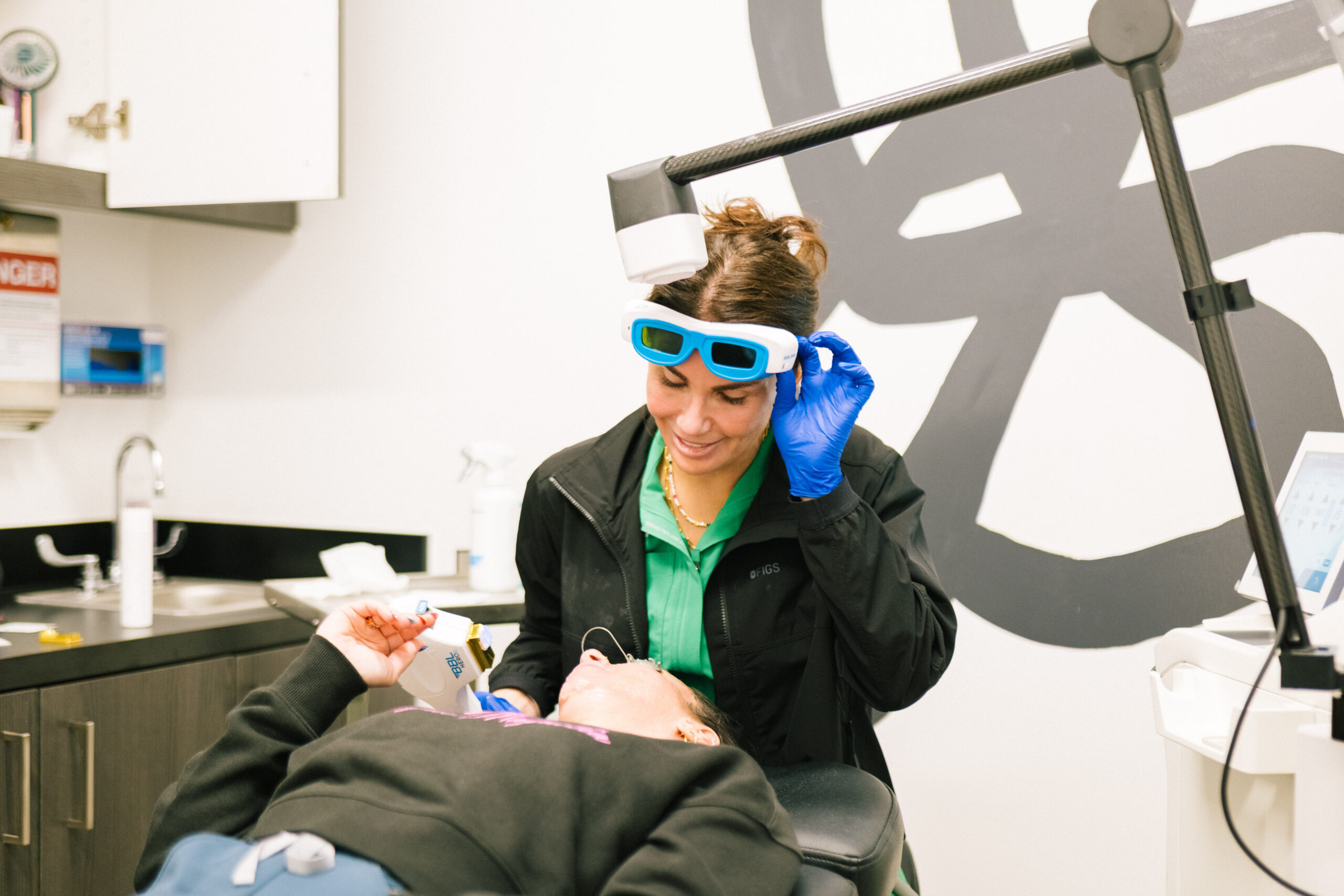 Skin Tightening Fort Worth | XERF vs Ultherapy vs RF | Youthful Magnolia